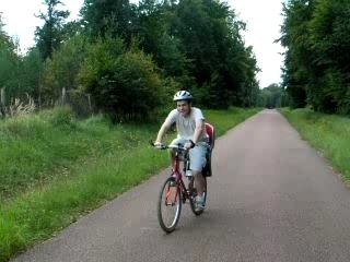 je fais du vélo en m'amusant