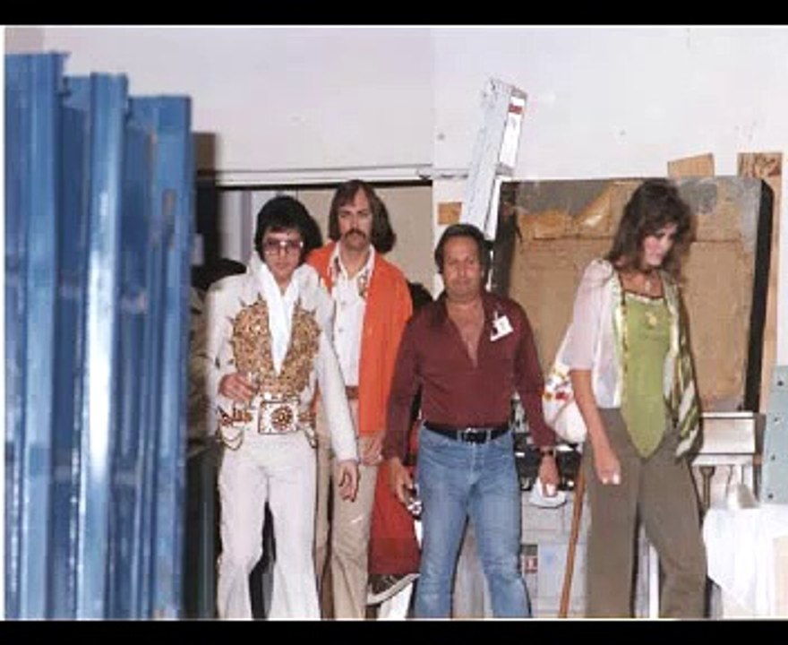 Elvis Presley live  13 december 1975   Las Vegas Hilton hotel.