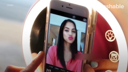 Get the perfect selfie lighting with this smart makeup mirror