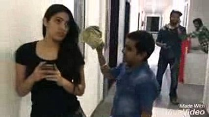 100 ke note ka jaadu.....very funny