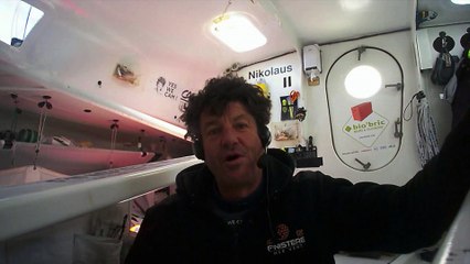 J37 : Jean Le Cam a un petit message pour Camille Combal / Vendée Globe