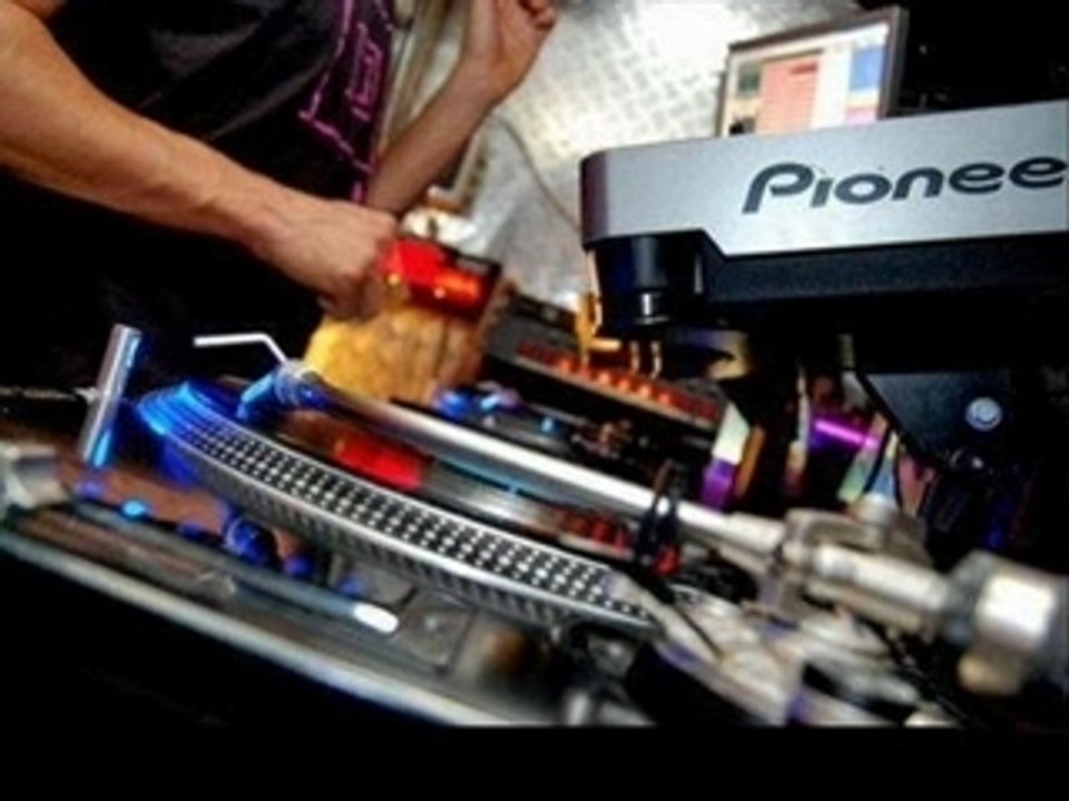 Loulou Players Music Please 2007