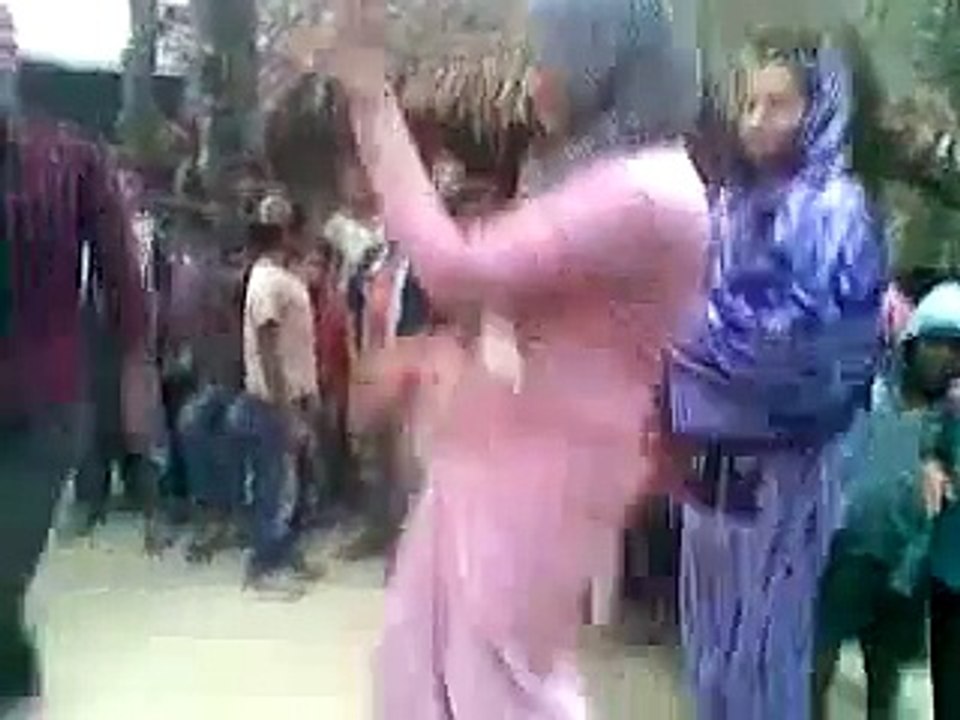 এ রকম নাচ দেখেছেন  না দেখলে মিস করবেন