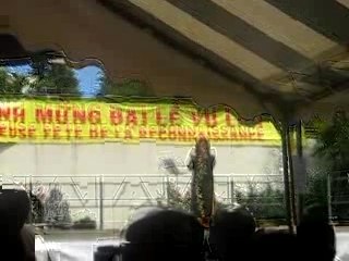 cô Hải Yến - Bông Hồng cài áo