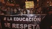 Peruanos protestan contra la moción de censura a ministro de Educación