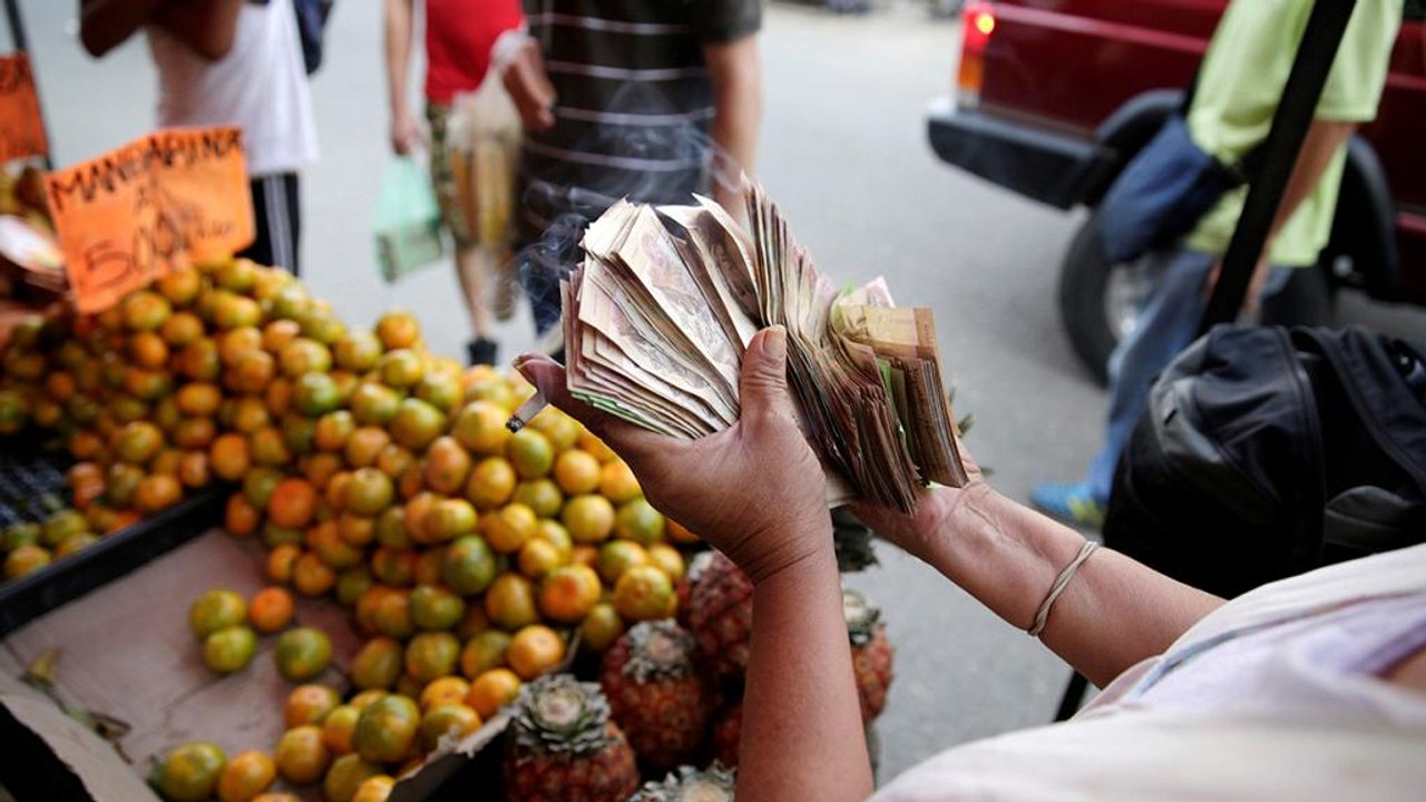 Venezuela encerra fronteira para combater "guerra económica"