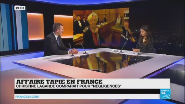 Je suppose que son conseiller juridique prétend qu'il y a d'autres personnes responsables de cette prise de décision