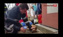 İtfaiyeci köpeğin hayatını suni teneffüs yaparak kurtardı