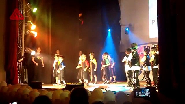 12: Profªs Regina e Tânia - 1ºs anos A e B - Todos Meninos