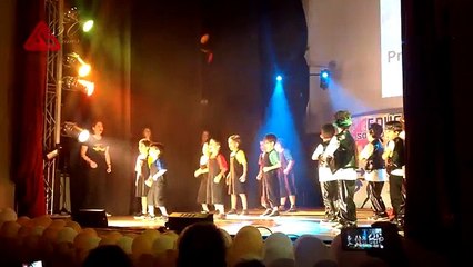 12: Profªs Regina e Tânia - 1ºs anos A e B - Todos Meninos