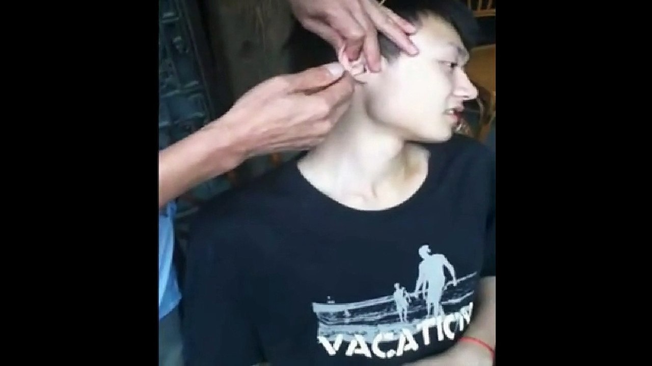 Chinese Ear Cleaning (85) Cleaning Ears and Drinking Tea