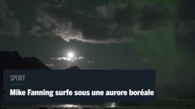 Mick Fanning surfe sous une aurore boréale en Norvège