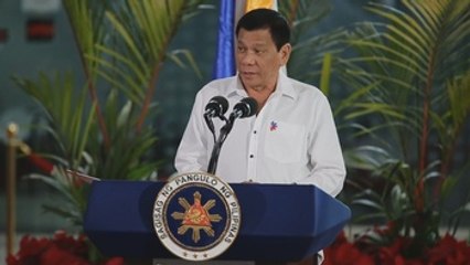 Duterte llega a Camboya acompañado del campeón de boxeo senador Manny Pacquiao