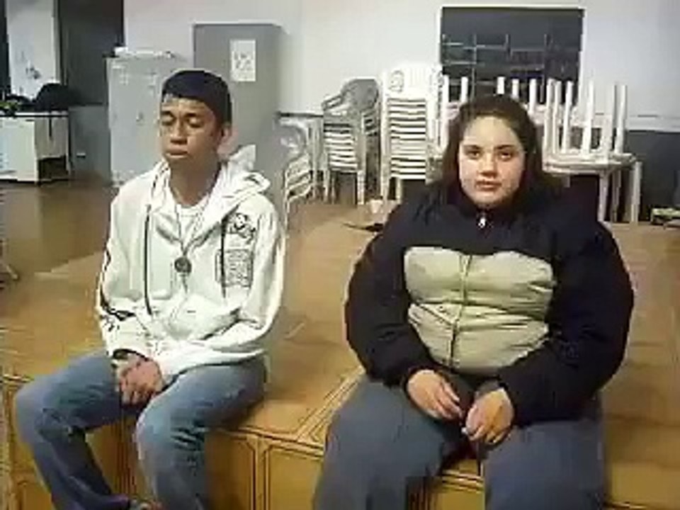 بنت تضرط ضراط لدرجة خلت الصبي يقوم ويخرج من عقلو