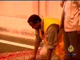 راجح عمر يصلي مع  أحمدي نجاد