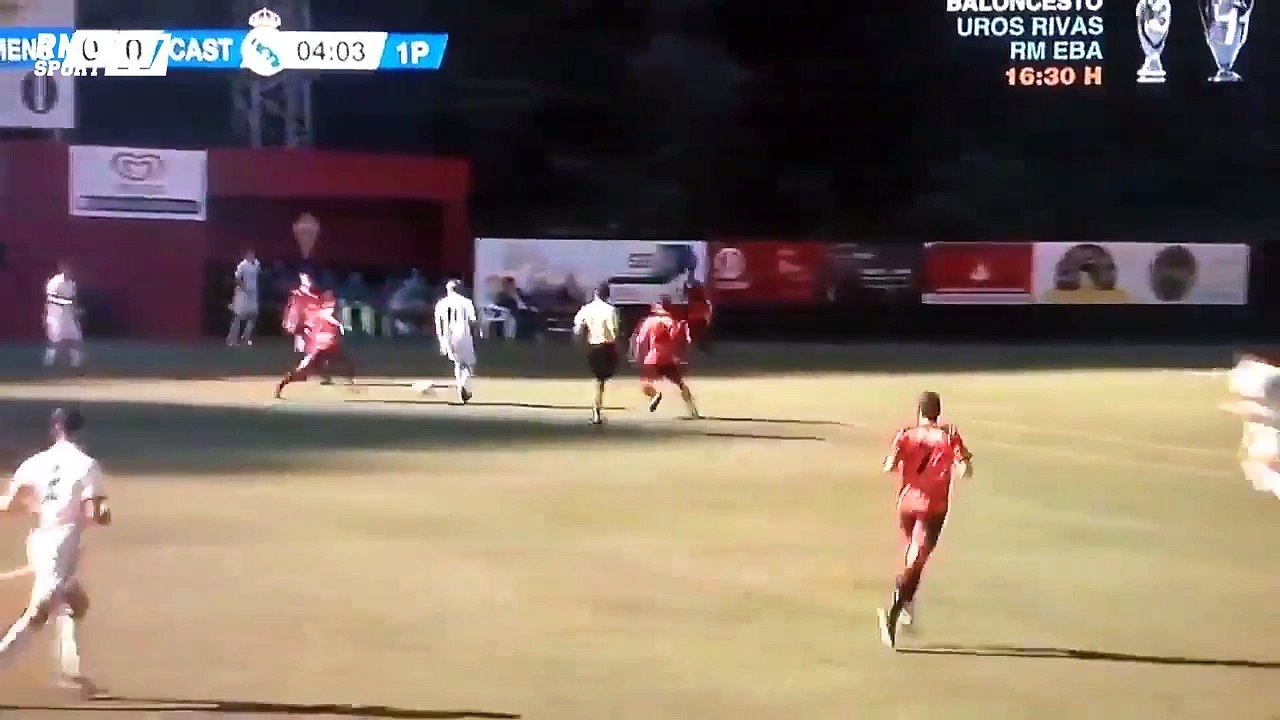 Martin Odegaard humilie son défenseur avec le Castilla du Real Madrid