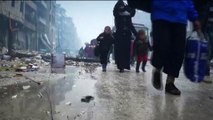 Alep : les évacuations vues par la télévision d'Etat syrienne