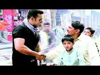 Salman Khan's DUPLICATE Fools Everyone Outside Court