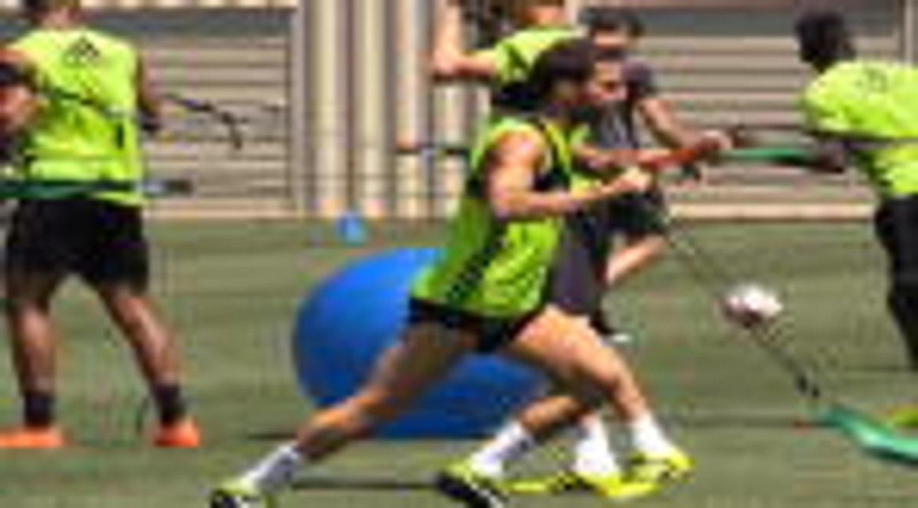 Conte refuses to guarantee Fabregas future