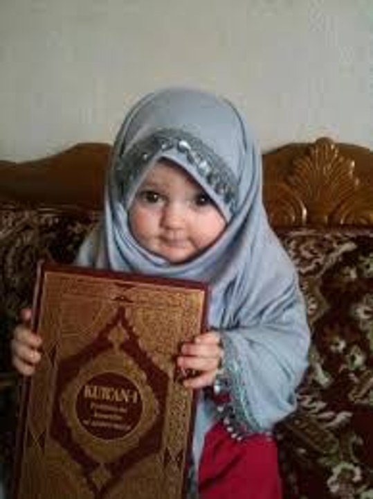 Cute Little Girl Reciting Quran ( SURAH AL-FATIHAH)
