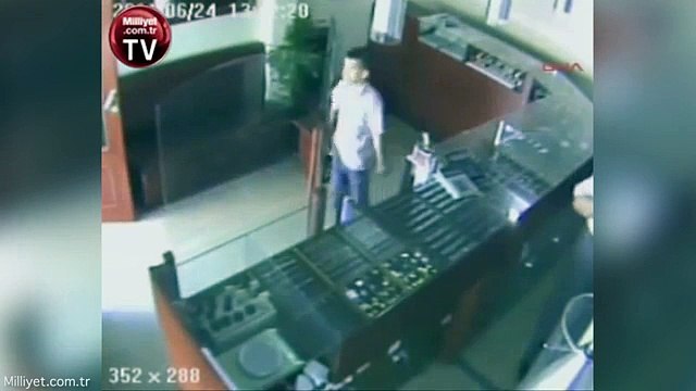 Quand un gamin attaque un braqueur et le fait fuir en faisant un prise d'arts martiaux!