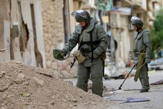 Российские сапёры продолжают работы по разминированию восточного Алеппо.