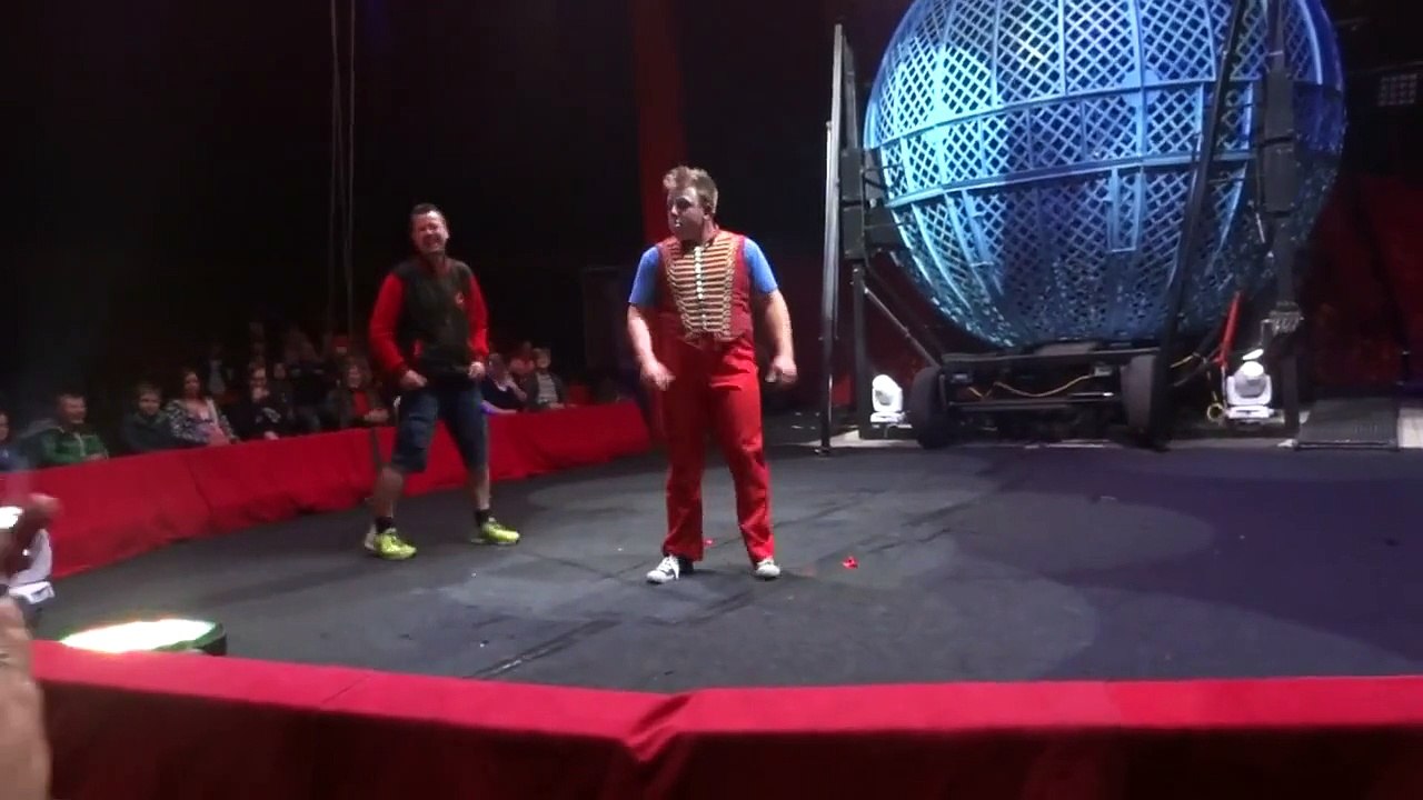 Сходи в цирк говорили они там весело