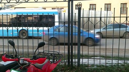 Tu as déjà vu un camion démarrer sur ses roues arrières...?? Bah c'est