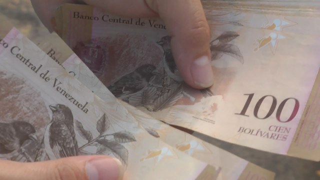 Venezolanos se quejan de cierre de la frontera debido al retiro del billete de 100 bolívares