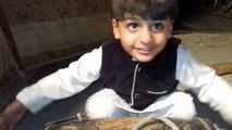 Cute Bachay Ka Fantastic Dholak - بچے کا ڈھول بجانے کا منفرد انداز