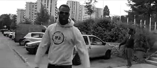 Juicy P & M.O - 100 Escorte (Clip officiel)