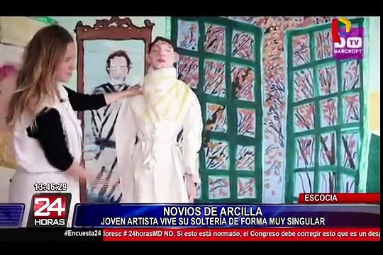 Escocia: joven crea sus novios de arcilla y se toma fotos románticas con ellos