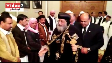 محافظ وعمد ومشايخ مطروح يعزون البابا تواضروس