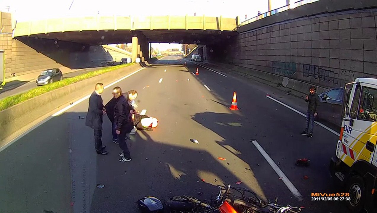 Un motard percute un vé de la DIR à l arrê (Lille)
