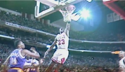 Jordan, LeBron, T-Mac, leurs plus beaux dunks main opposée