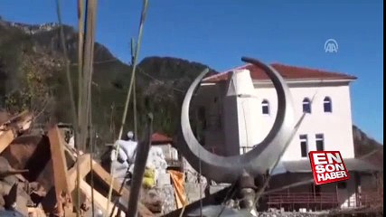 Şiddetli rüzgar minareyi yıktı | En Son Haber