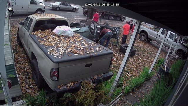 Une femme endormi au volant se crashe violemment dans un arbre