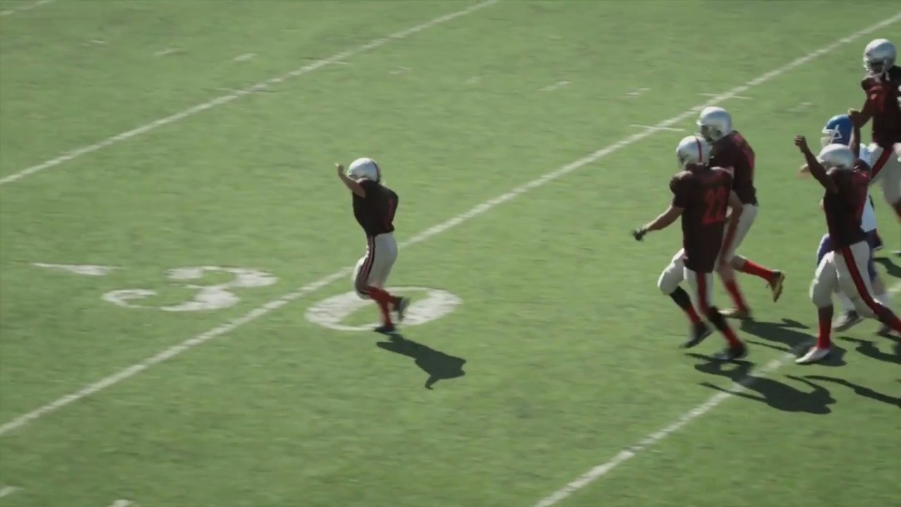 Un garçon malade marque un touchdown avec son équipe préférée