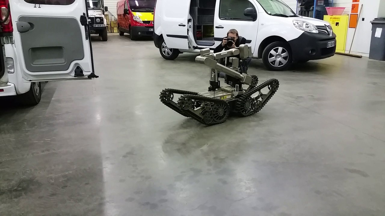 Un robot contre les colis suspects dans le Calv...