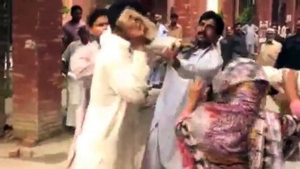 FUNNY CRAZY WOMAN beating up a GUY in Pakistan - YouTube