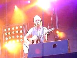 Julien Chante 'Freed from Desire' in Châlons 🎶