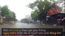 Video nữ sinh đi xe đạp lao từ ngõ ra, trượt đến trước đầu ô tô khách tại Bắc Kạn