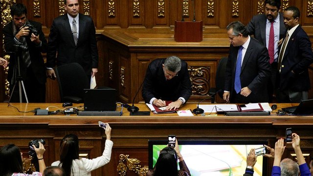 Парламент Венесуели ухвалив декларацію про політичну відповідальність президента Мадуро