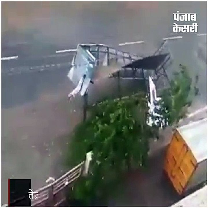 वीडियो में देखें चेन्नई में आए तूफ़ान का ख़ौफ़नाक मंजर Chennai Me Toofan Ki Vajh SE Jevan Buri Tarh Prabhavit