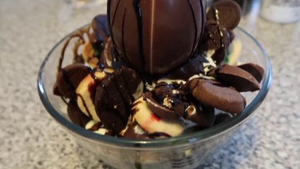 Cuisiner une glace Sundae géante à 150€ pour les gros !!