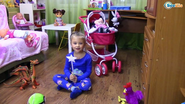 Bad Baby Santa Claus and Yaroslava Santa in the Bathroom Christmas Presents Prank Tiki Taki