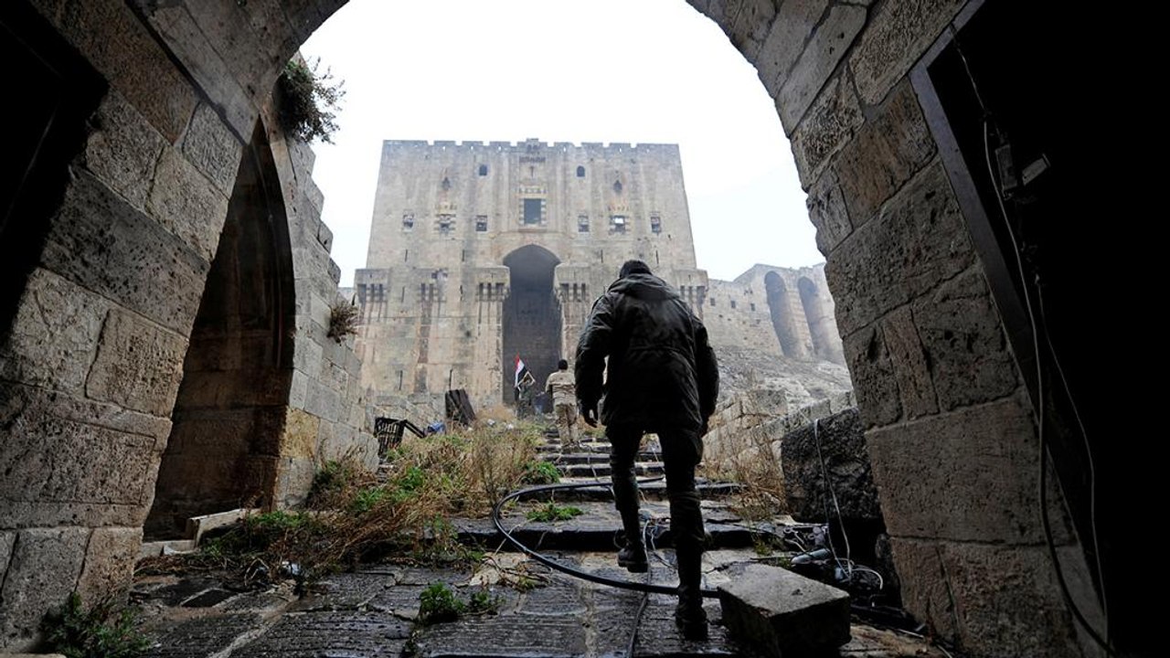 Abzug von Kämpfern und Zivilisten aus Ost-Aleppo verzögert sich