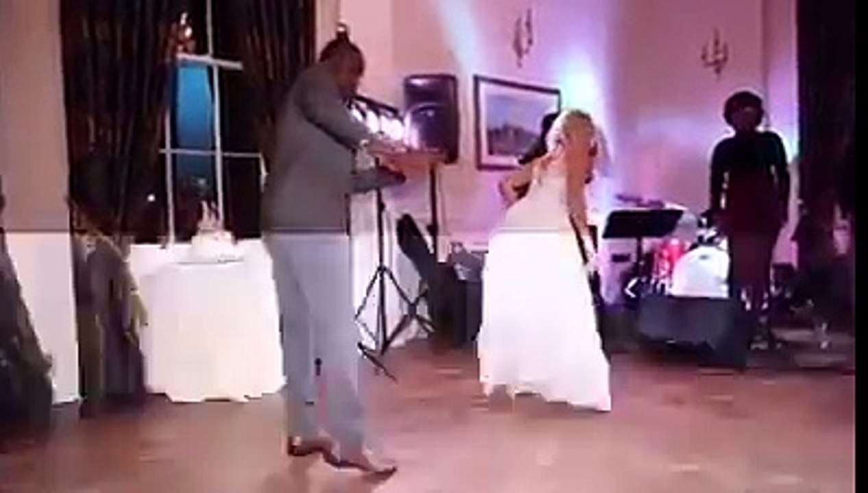 La mariée fait le show à son mariage