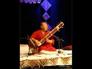 Bazeecha e Atfaal Hy Dunya Mery Aagy.. Ghalib.. Shujaat Husain Khan