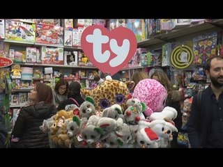 Napoli - Il giocattolo "sospeso" per i bimbi in difficoltà (13.12.16)